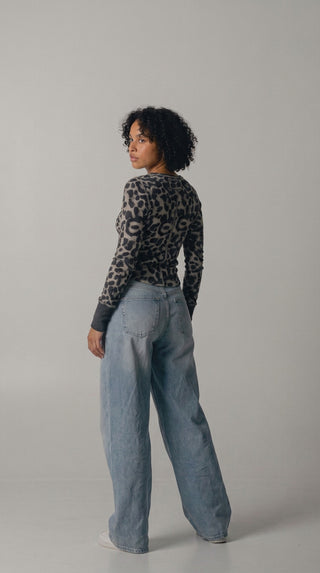 Snow Leopard Long Sleeve Tee | Charcoal
