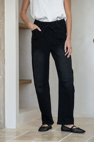 The Billie Barrel Jeans | Washed Black