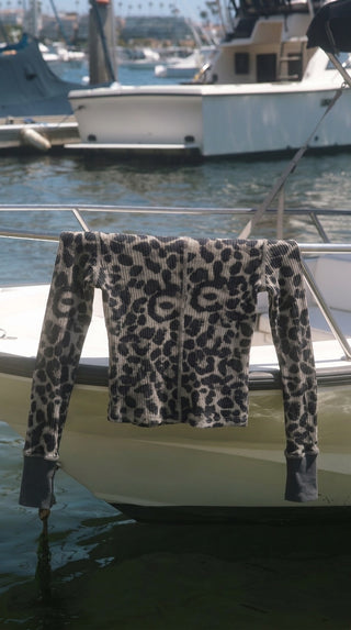 Snow Leopard Long Sleeve Tee | Charcoal