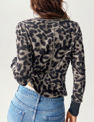 Snow Leopard Long Sleeve Tee | Charcoal